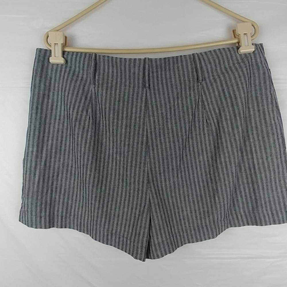 Shorts - Picture 3 of 3